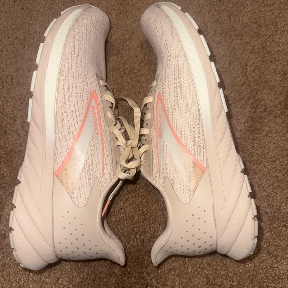 Brooks Women's Anthem 7 Running Shoes - Light Pink Athletic Shoes - Picture 4 of 8